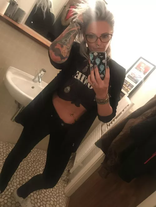 I hope you don't mind me wearing glasses by theinkedsiren1