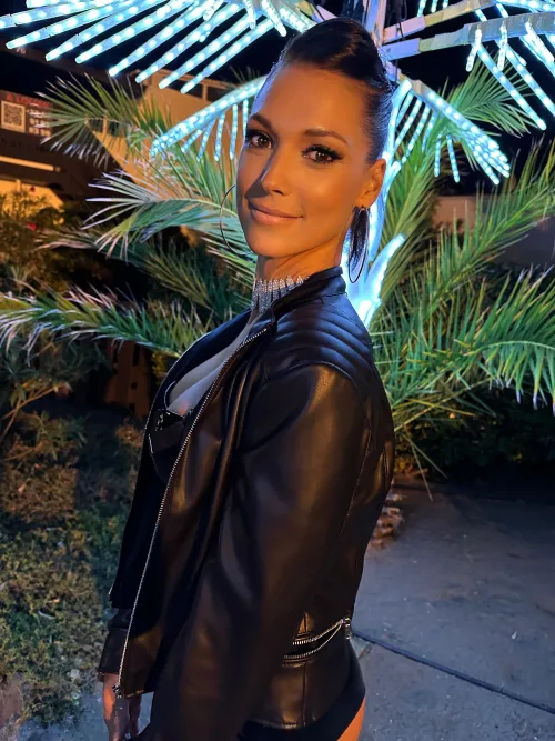 I look even better in leather than in bikini, agree. by izabelluya