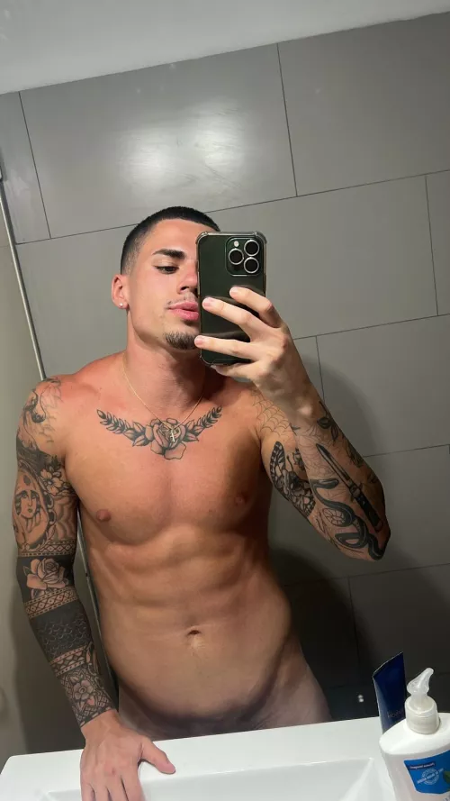 I want you to caress my abs by MartinBautista