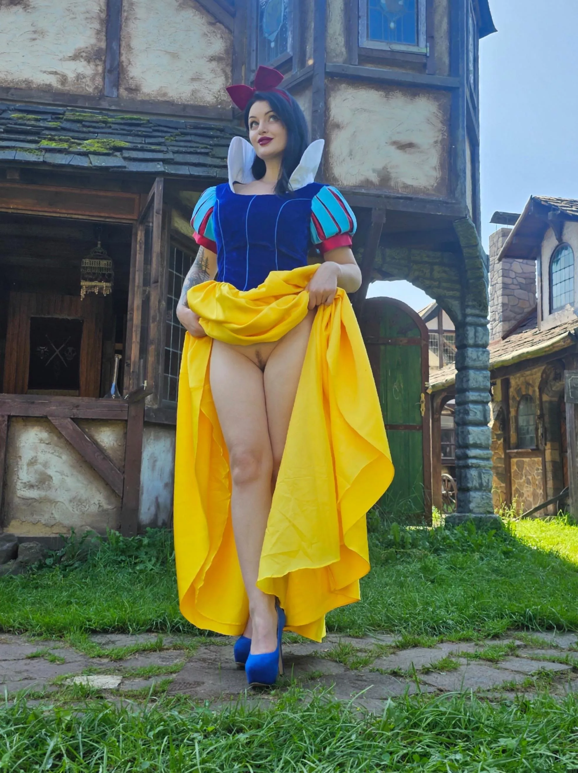 If you ever wondered what snowwhite wears underneath… posted by lionetta1