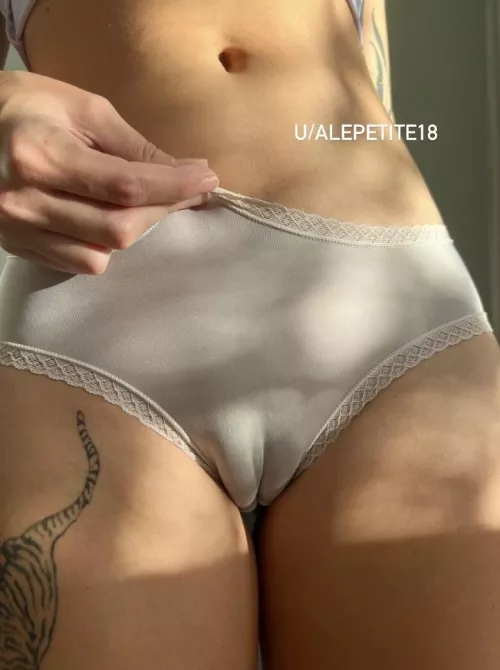 insert your tongue here by alepetite18