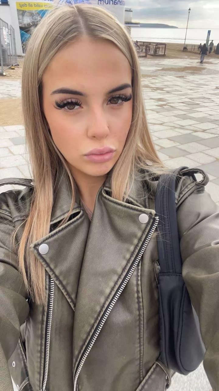 IUTR posted by Abigailxxoi