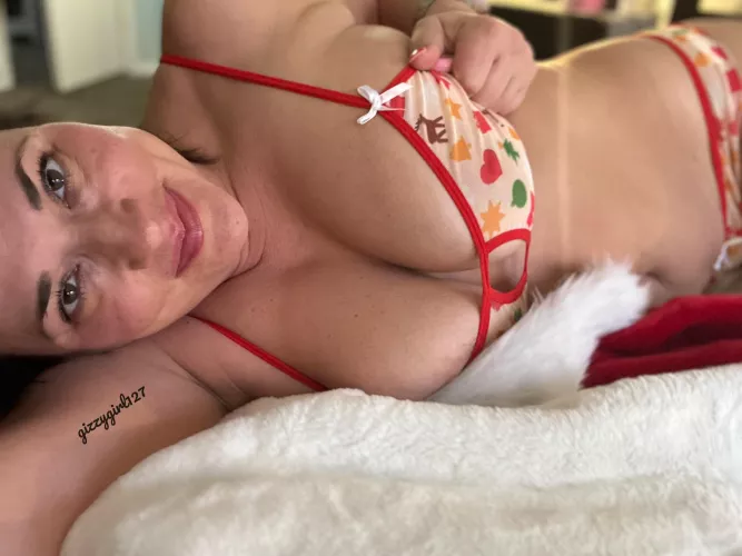 Love my curves, how about you? by Gizzygirl127