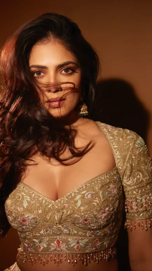 Malavika Mohanan by yashy20