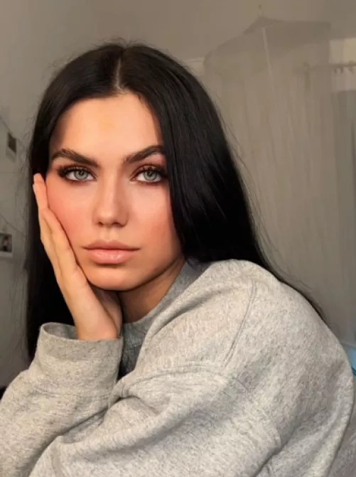 Mia (@MiaParkerr) by Mia-Parker