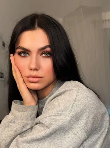 Mia (@MiaParkerr) posted by Mia-Parker