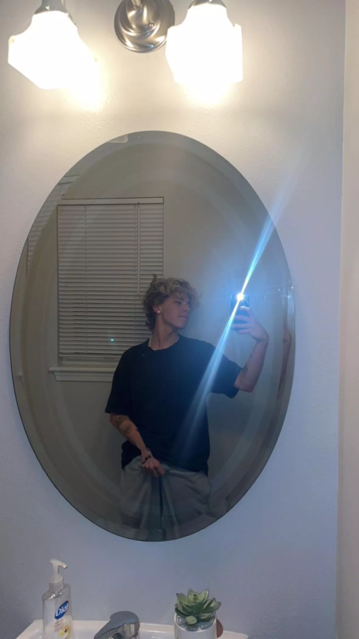 new to reddit 🤷‍♂️ posted by Technical_Youth_2402