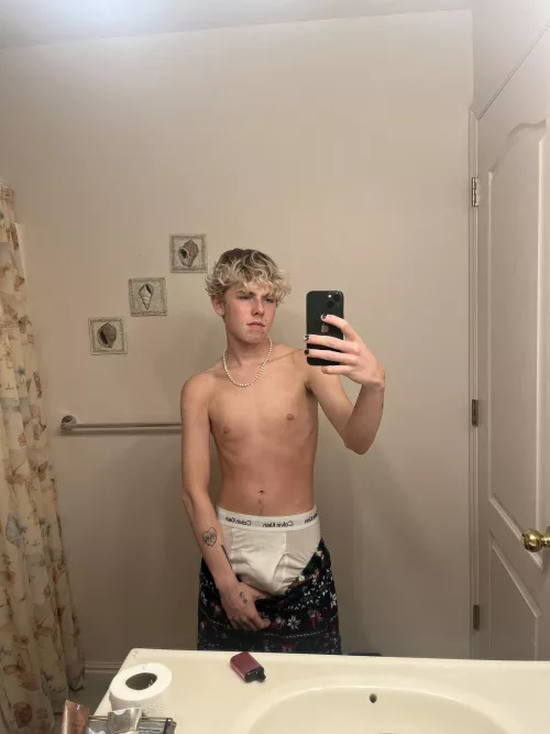 New to reddit show me sum luv by Technical_Youth_2402