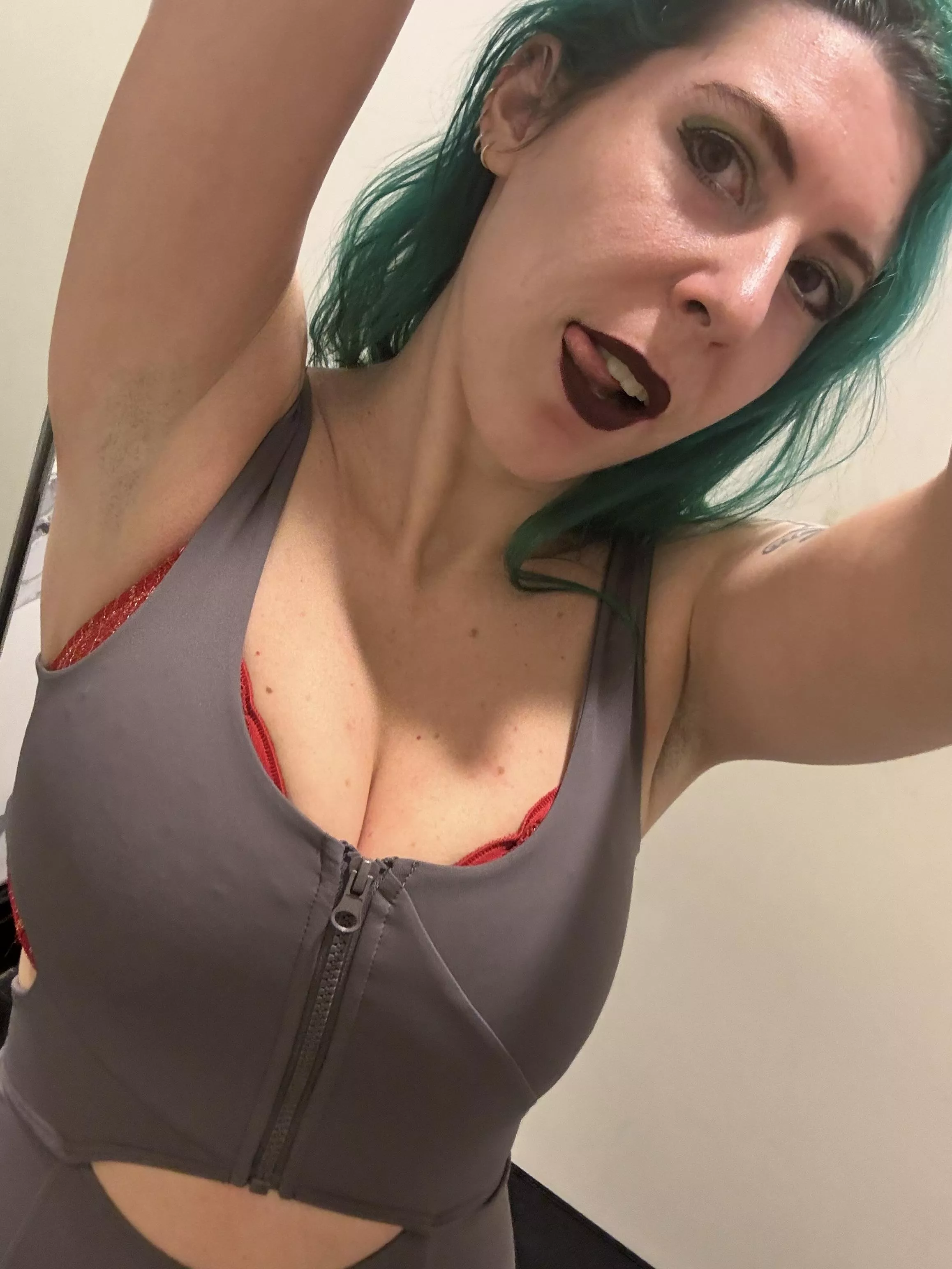 Red lines posted by sirenskiss3