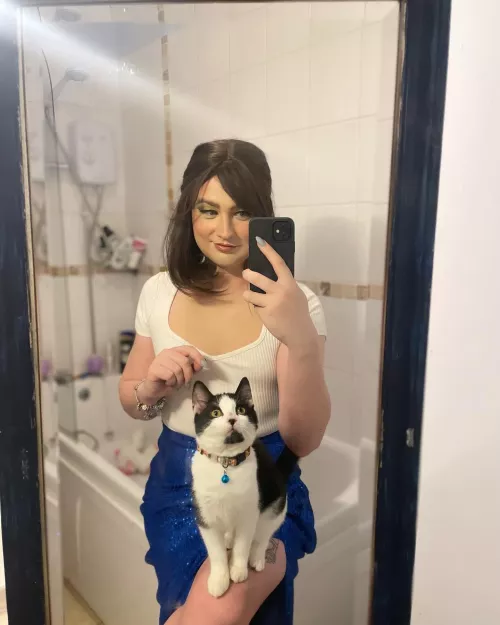 Rocket says hi. by Equivalent-Win-2508