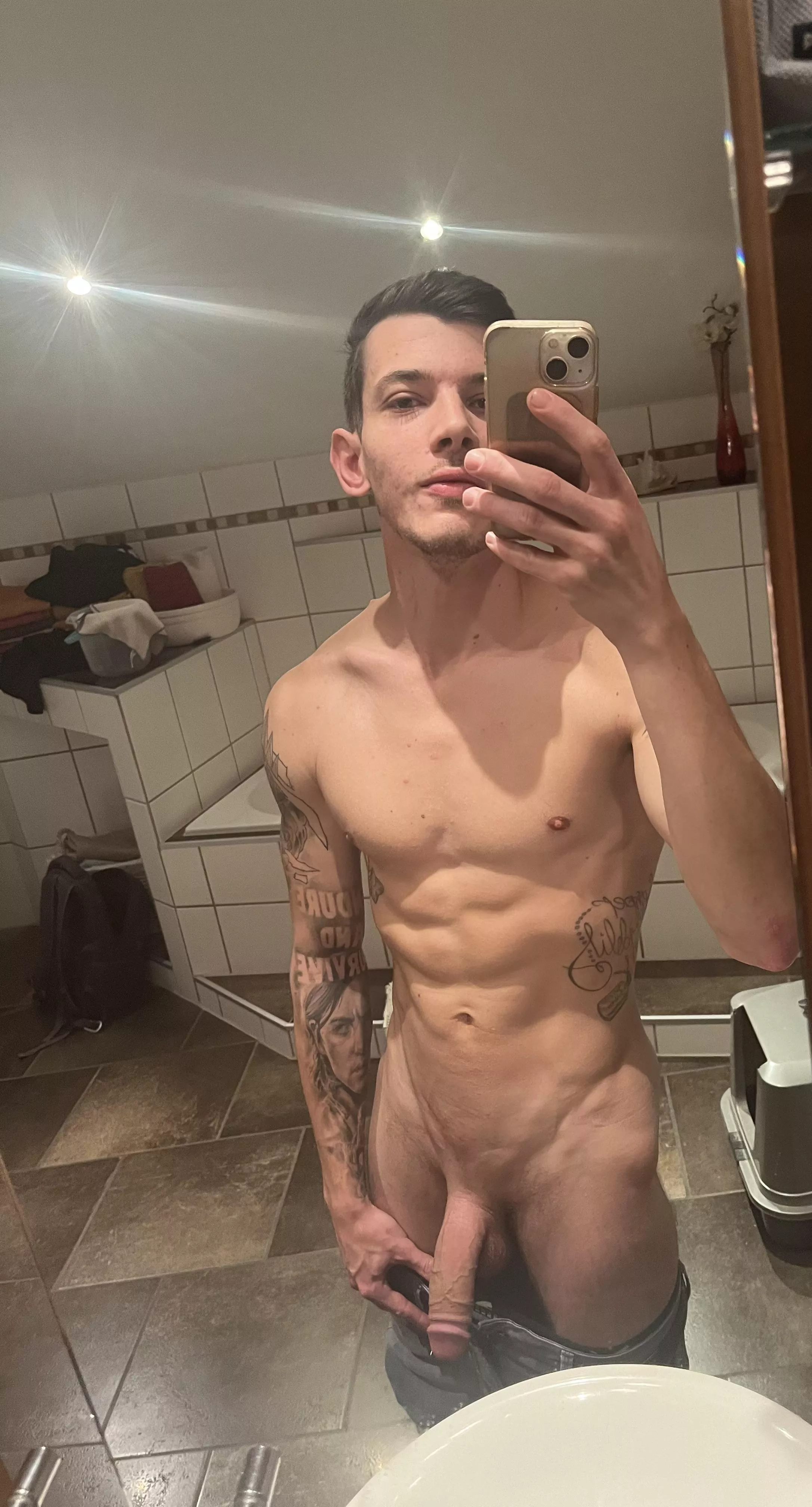 Shoutout to the Girl that rejected me beacause Im not tall enough. Some Inches went elsewhere 👅 posted by germanboi12