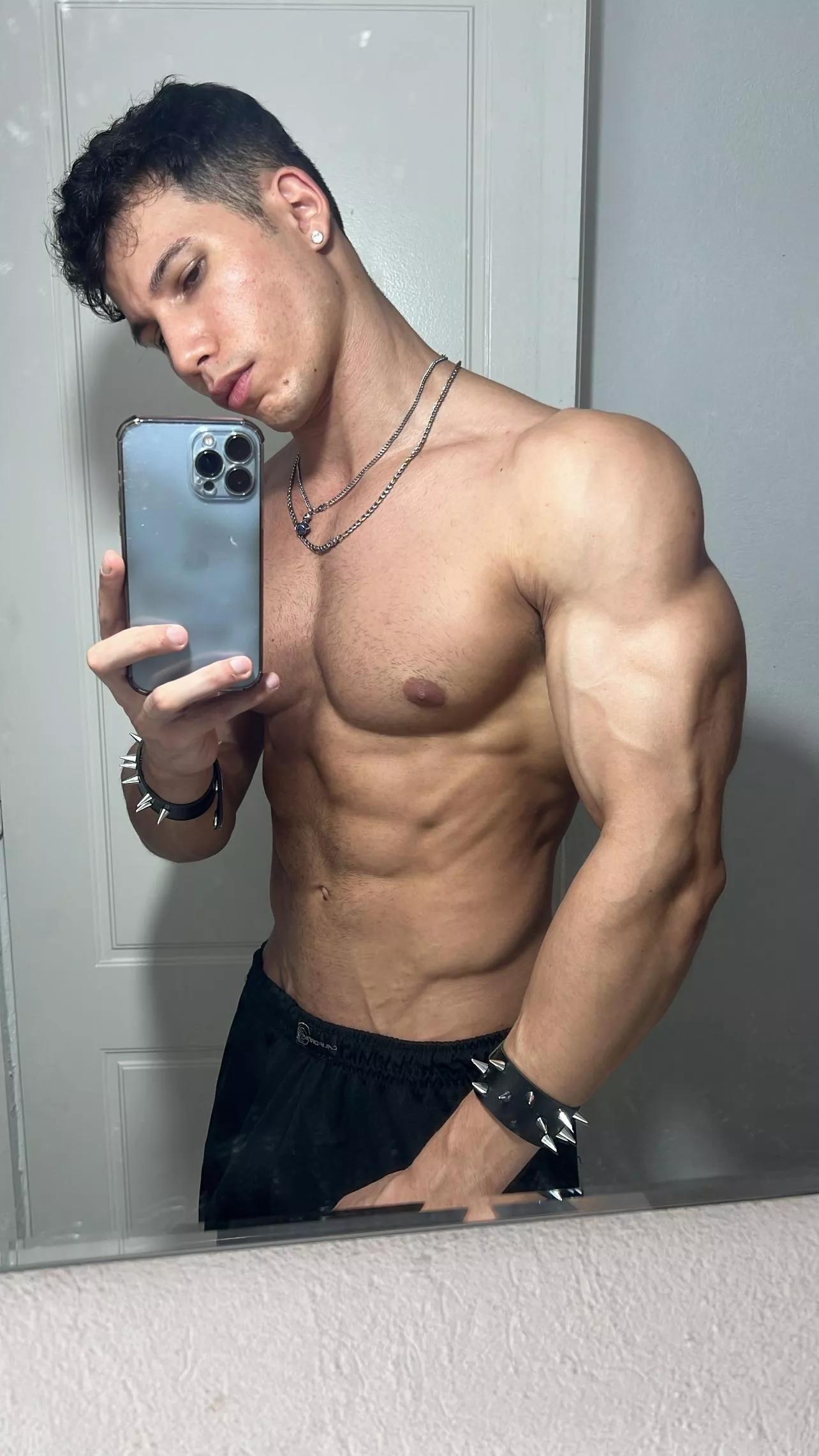 Wait for you🥵 posted by Maurifitness