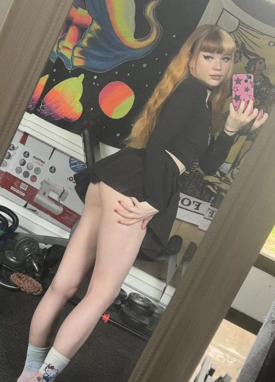 wanna have a peek? posted by pocketpixxie