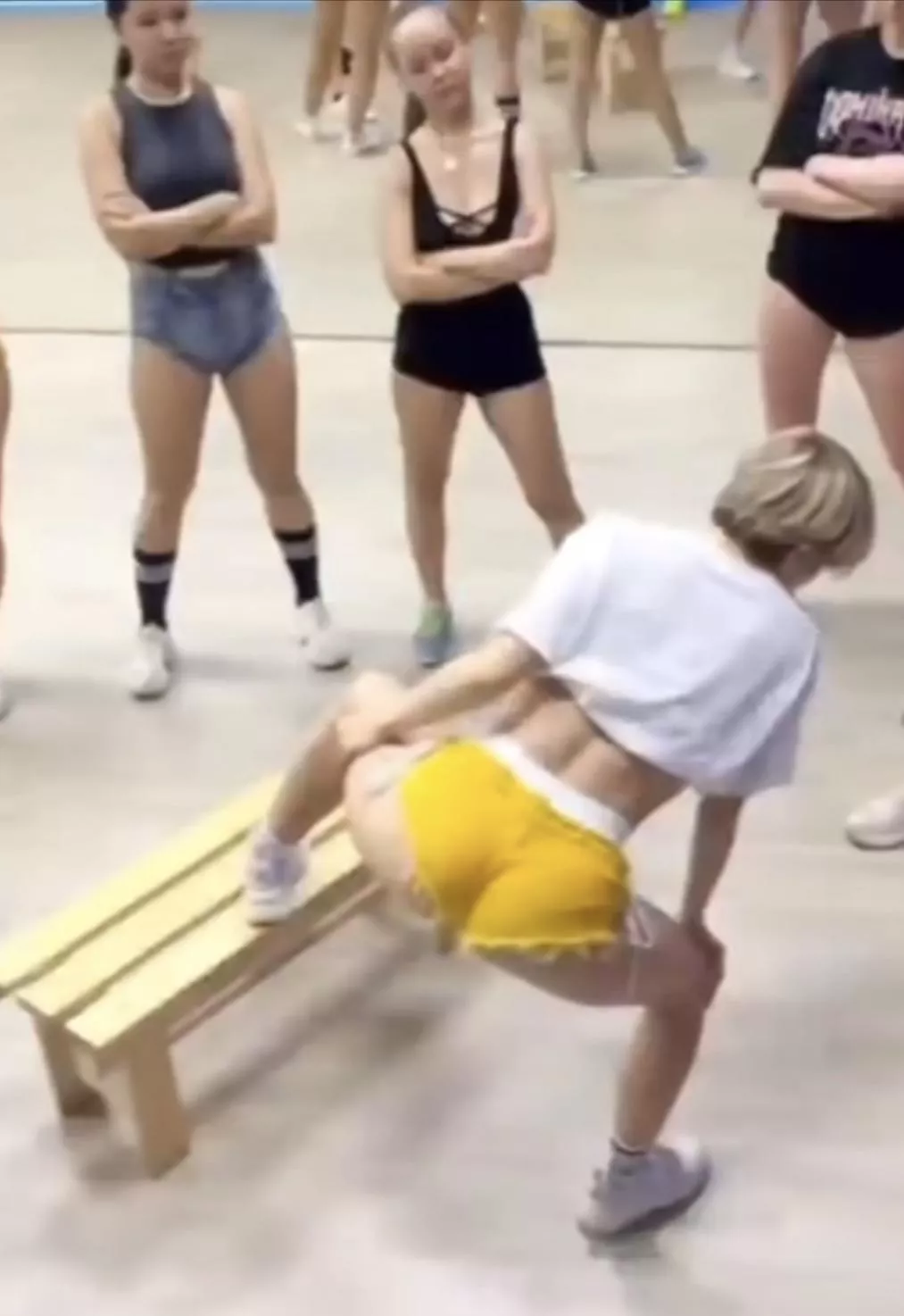 Who is she?? posted by juliana_123