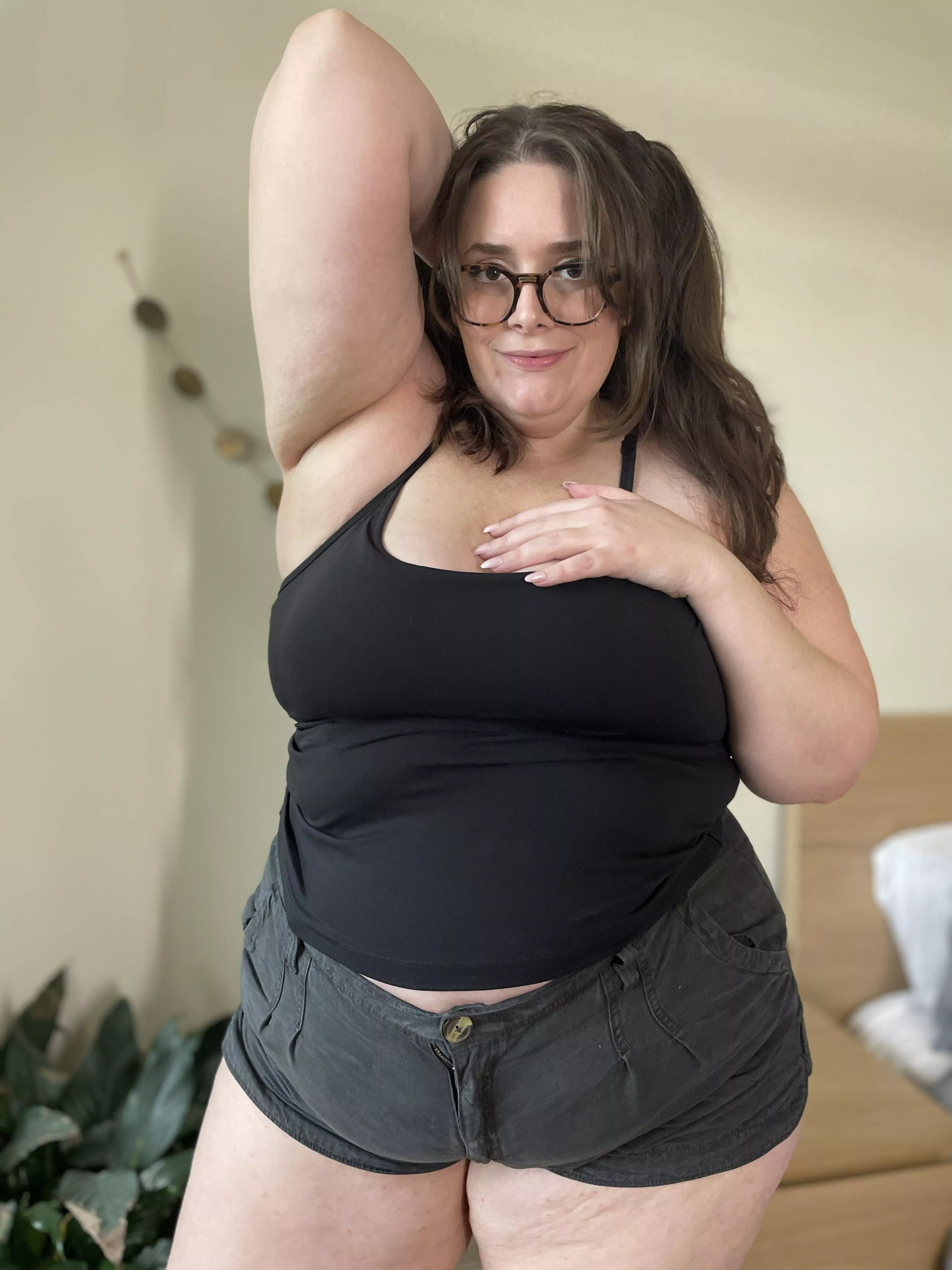 Your favorite fat neighbor posted by lunaxthicky