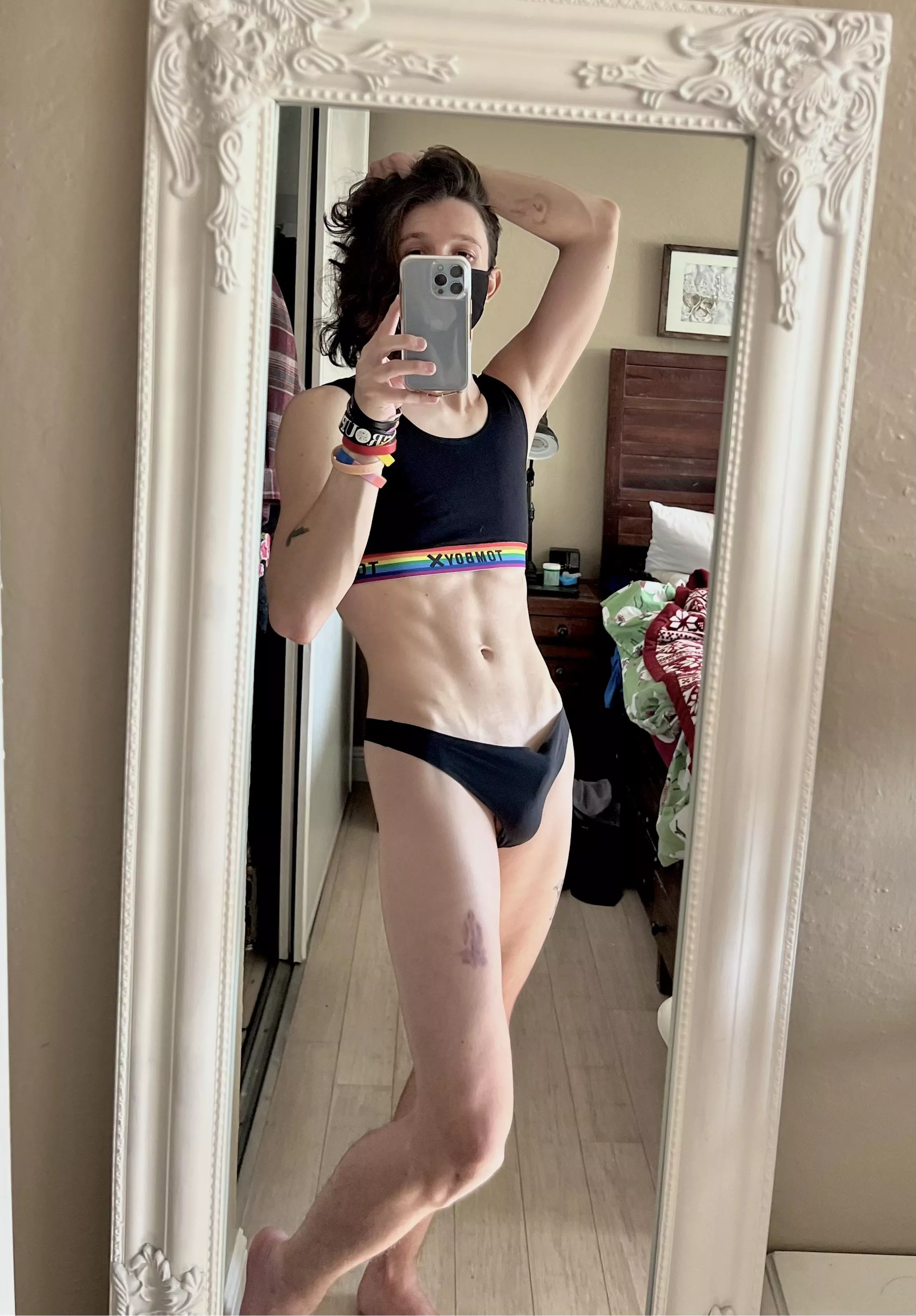 [22] do femme twinks belong here?👉🏻👈🏻 posted by BoiishColt