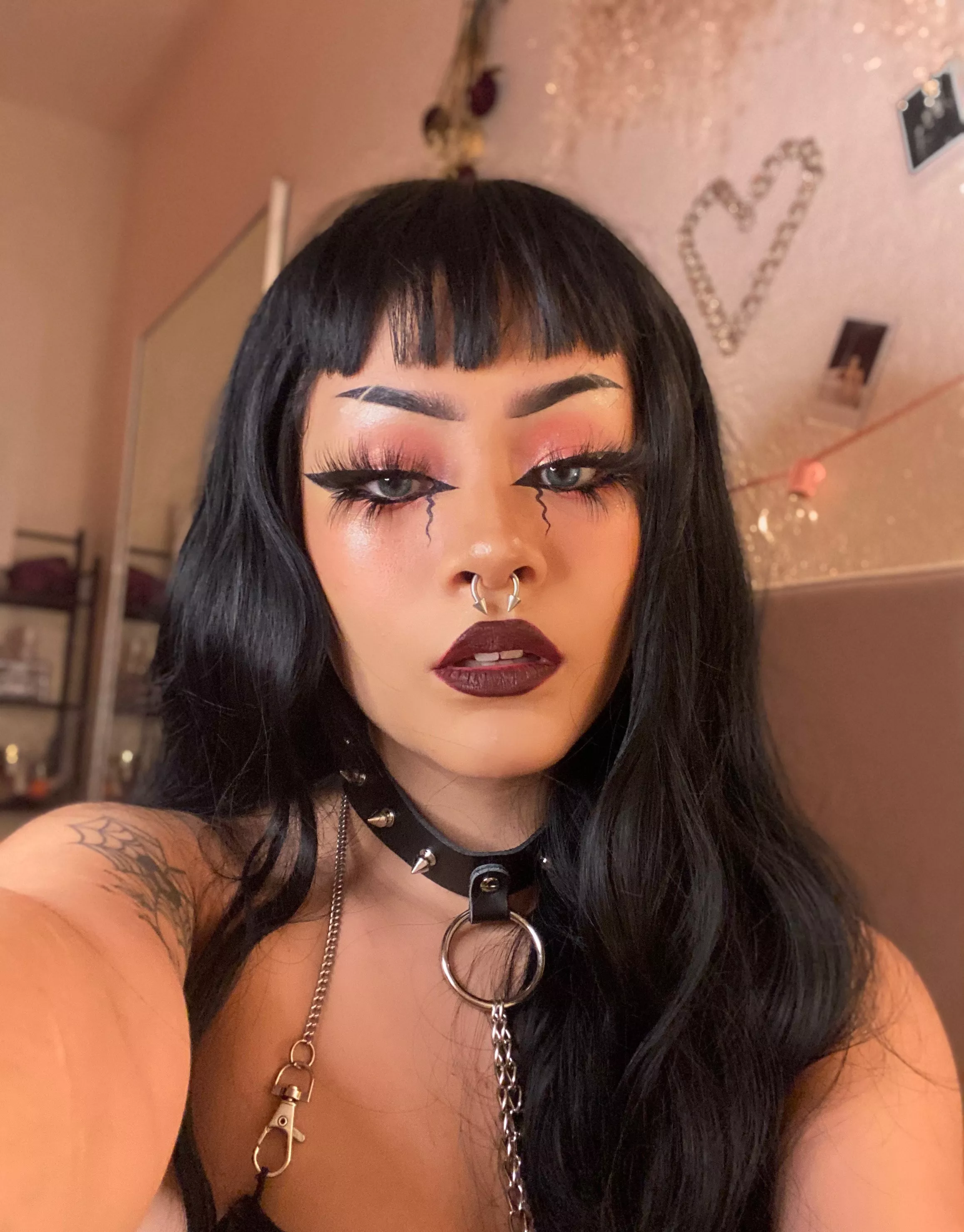 are you into kinky goths? 😈🖤 posted by amethystbruise