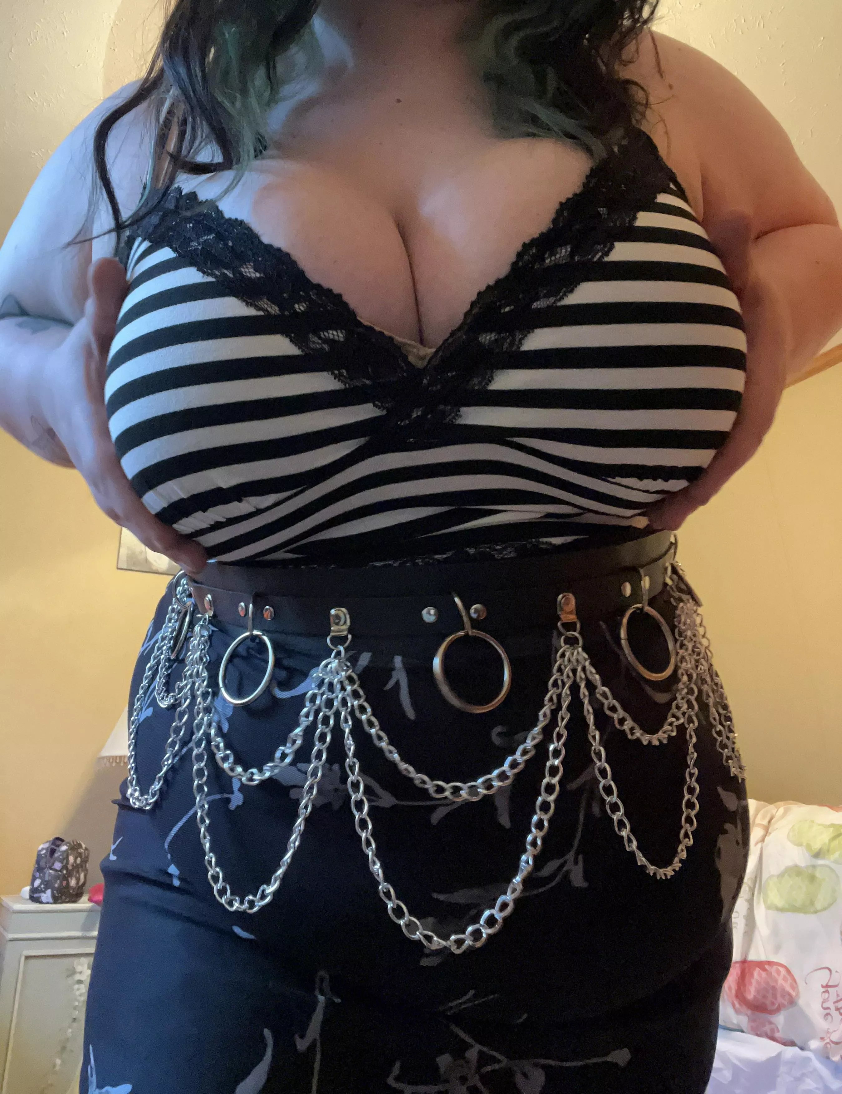 fav outfit everrrr. ur face goes here btw :) posted by goodboybensolo