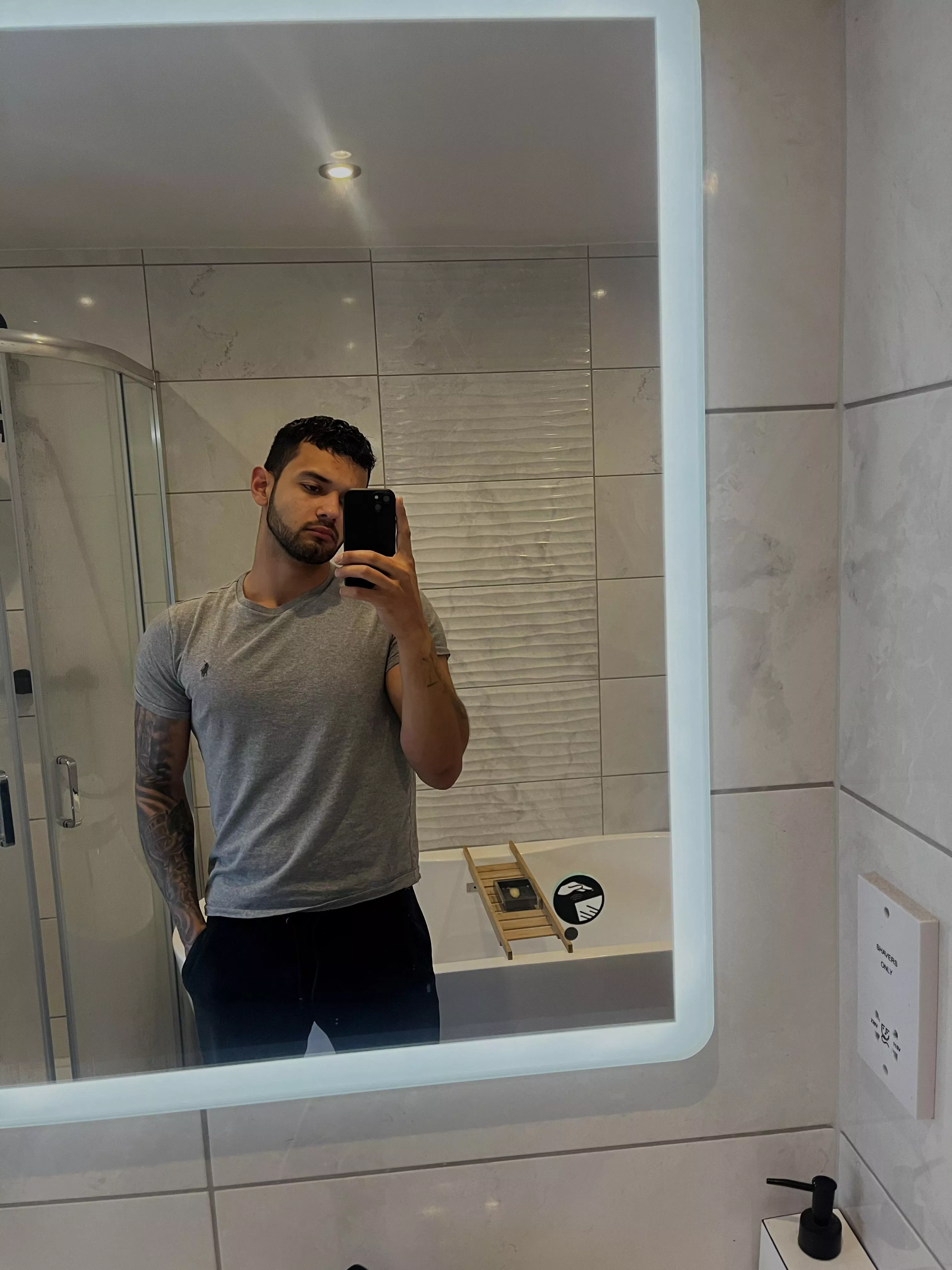 Friday 😉 posted by Hendy_0