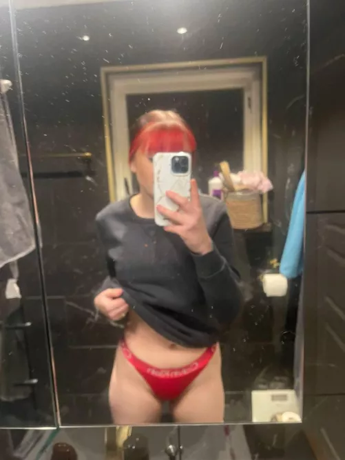 Gilla om ni vill se mina nakenbilder🤭 by Mediocre_Unit_7207