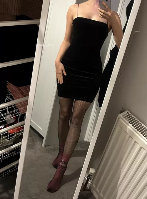 Happy Friday! Kiss my petite body? OC by jenna_jinx