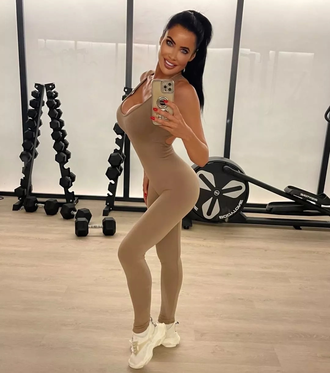 It's a bit tight but I would love to show you in the locker room posted by permissibs