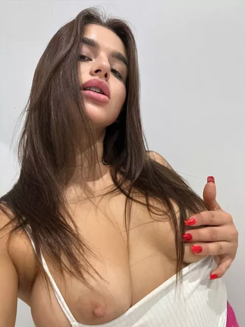 let me feel small around you by VickyIsaBella