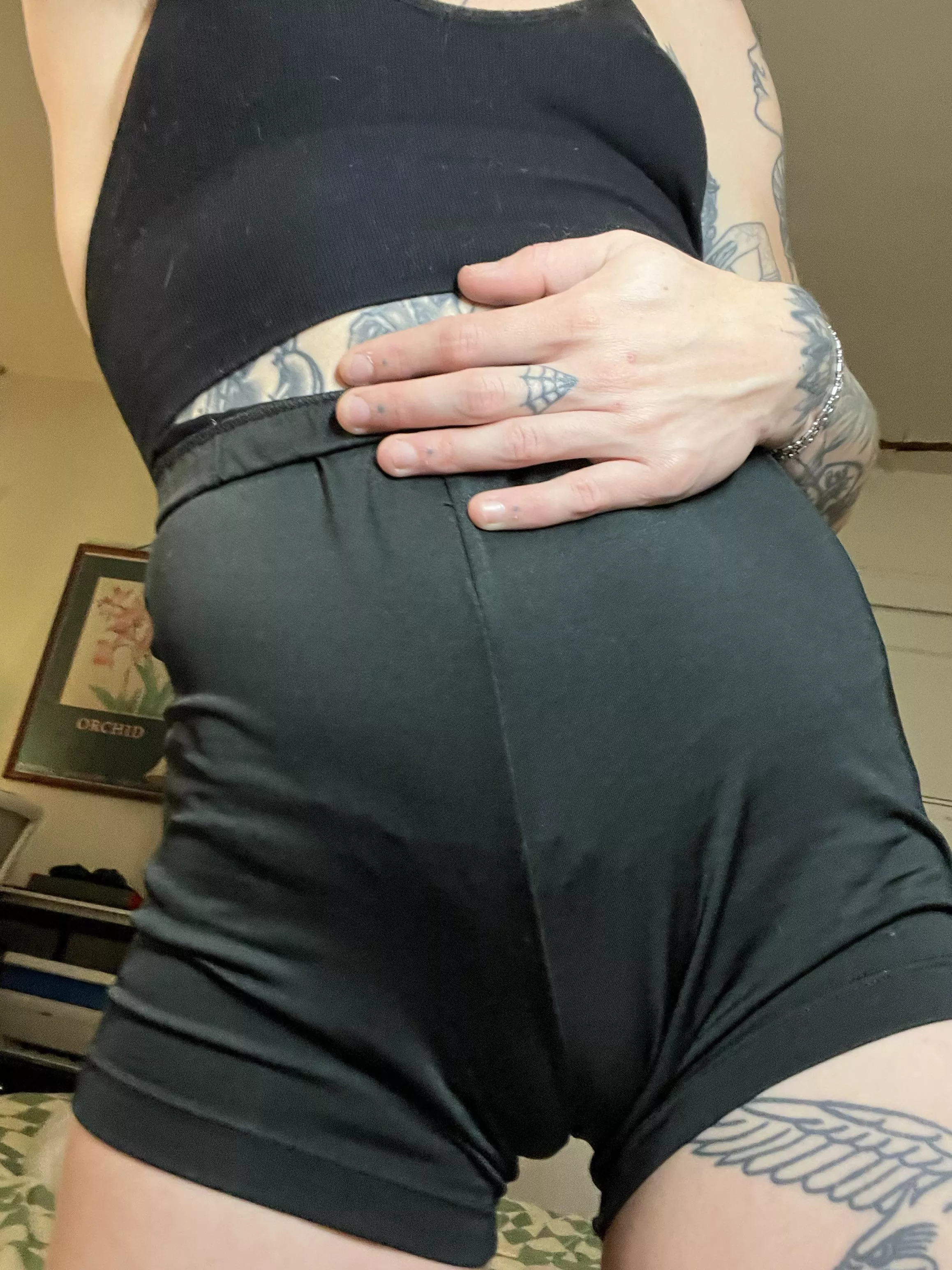 my favorite sub loves my tight black shorts posted by vesper_rain