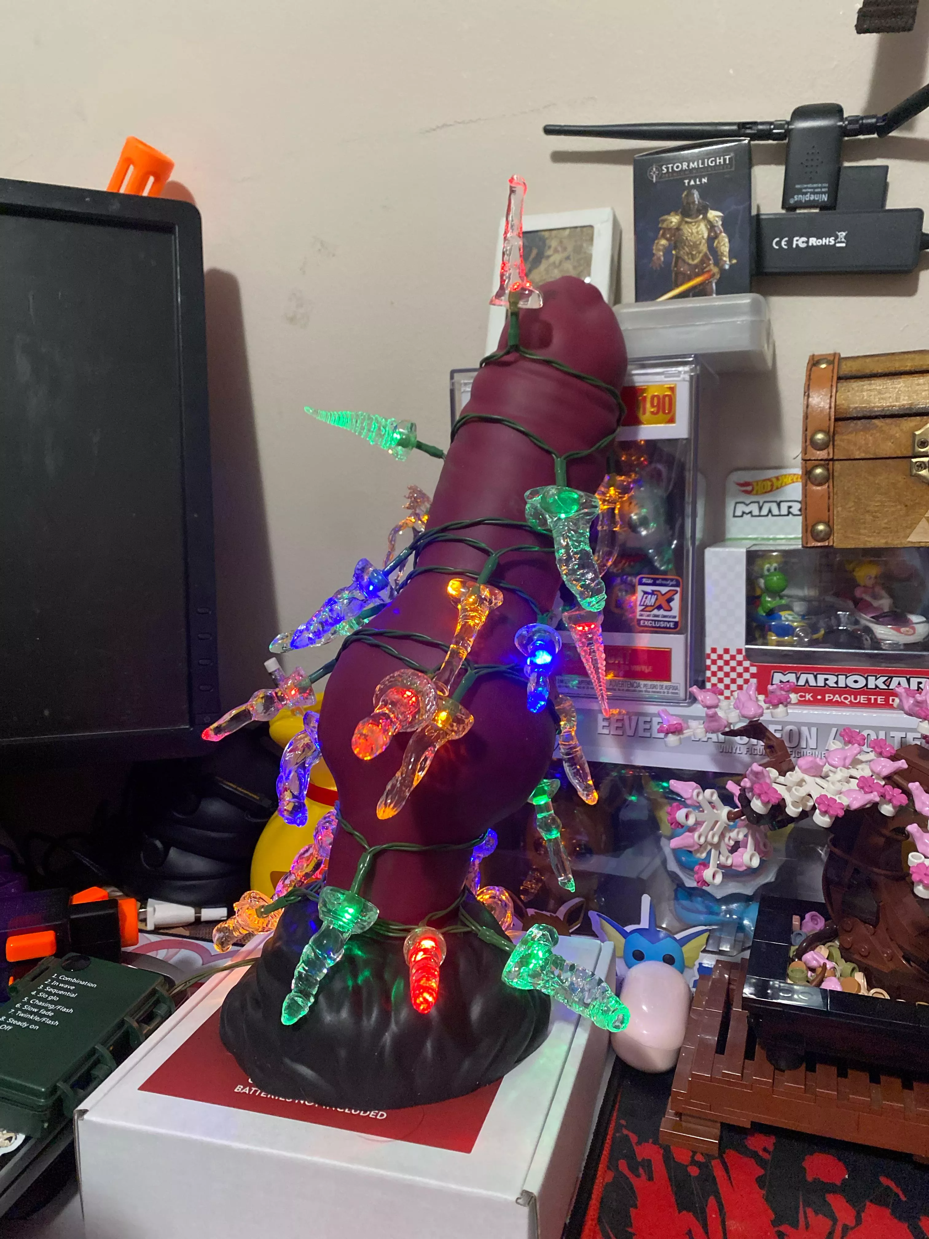 Oh Christmas dildo, Christmas dildooo~ how sexy your lube stains are~🎶 posted by RevolvingDragon