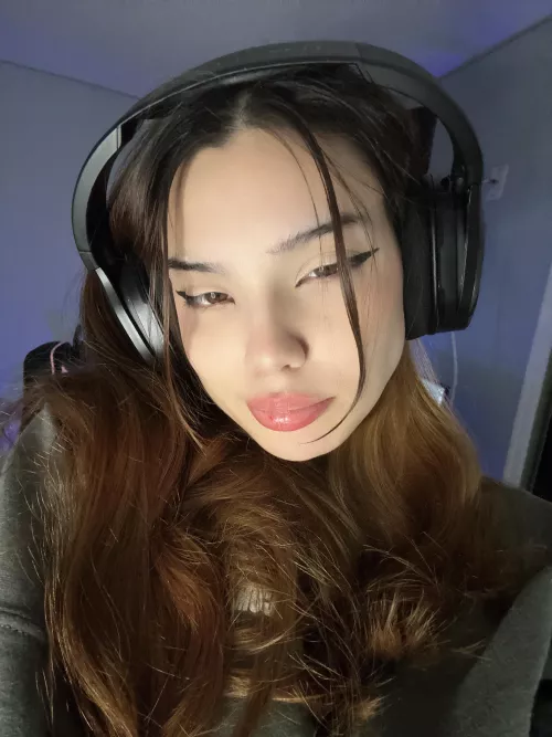 Smirking at daddy by Simping4Irelia