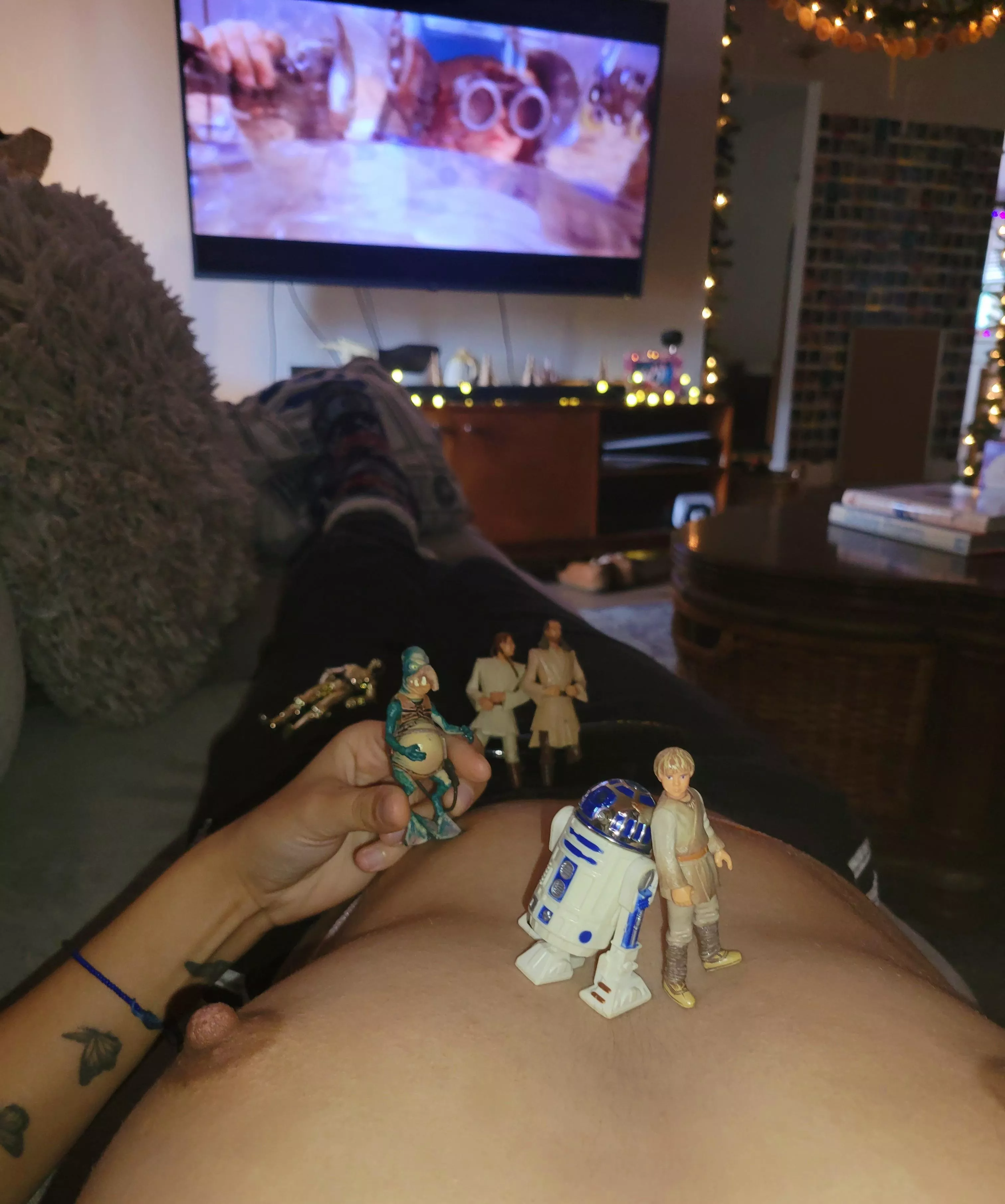 Welcome to Tit-ooine [F] posted by anastasialovegood