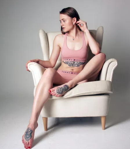 Would you like eat my pussy ?💛💙 posted by lady_the_falcon