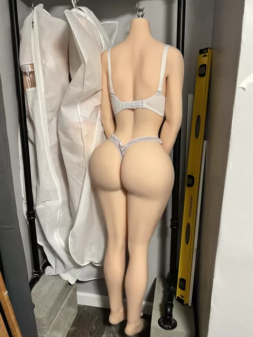 130 lbs of hanging f*ck meat by Apprehensive_Hunt_86