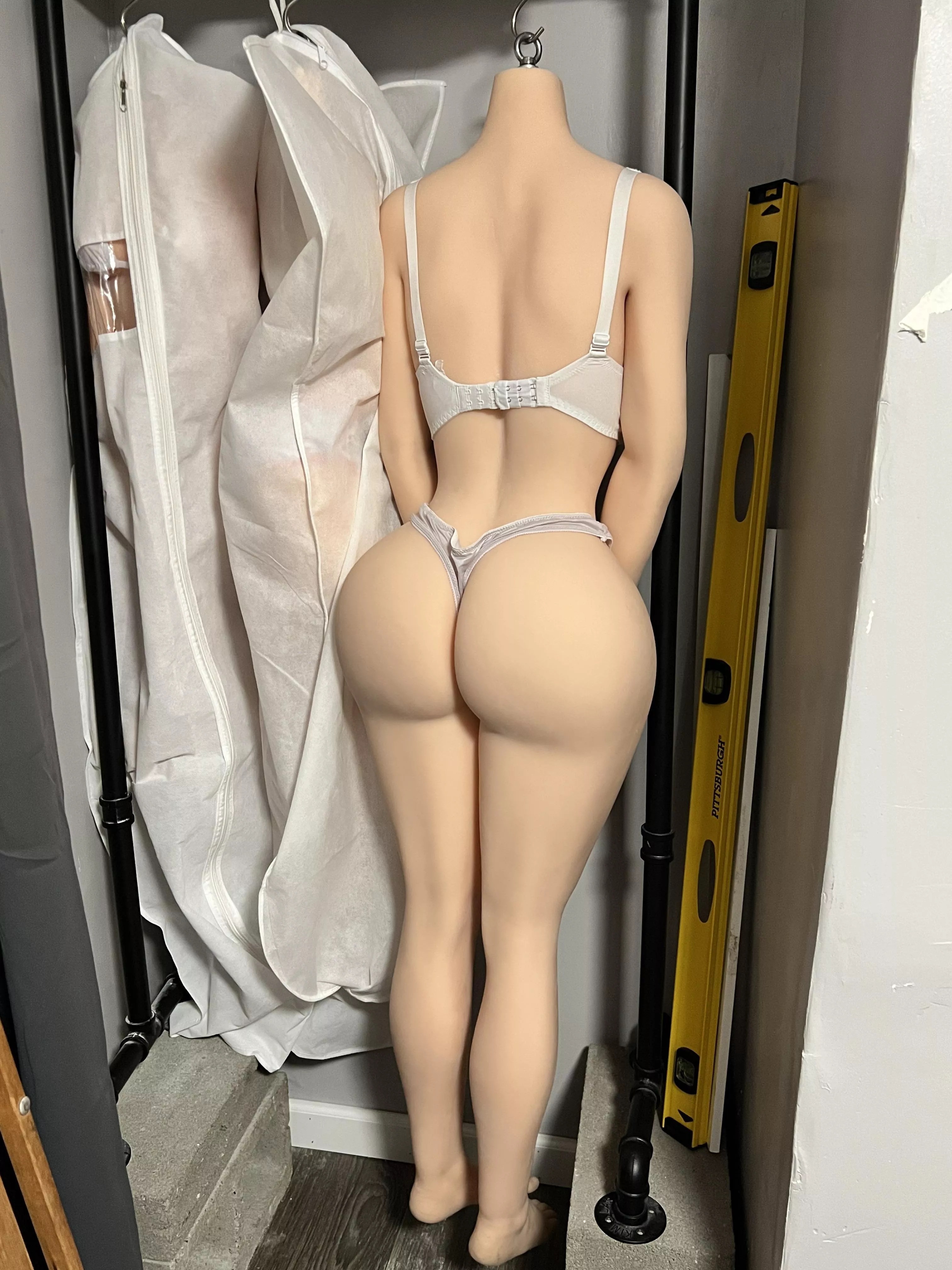 130 lbs of hanging f*ck meat posted by Apprehensive_Hunt_86