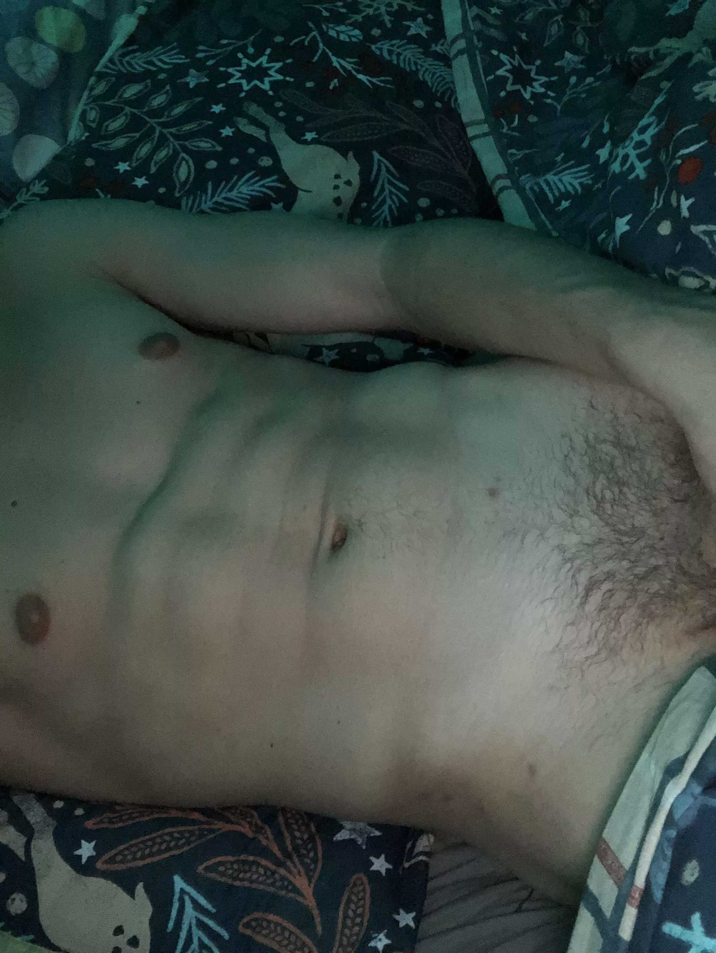 19 uk. anyone dm me posted by lovestoseeit