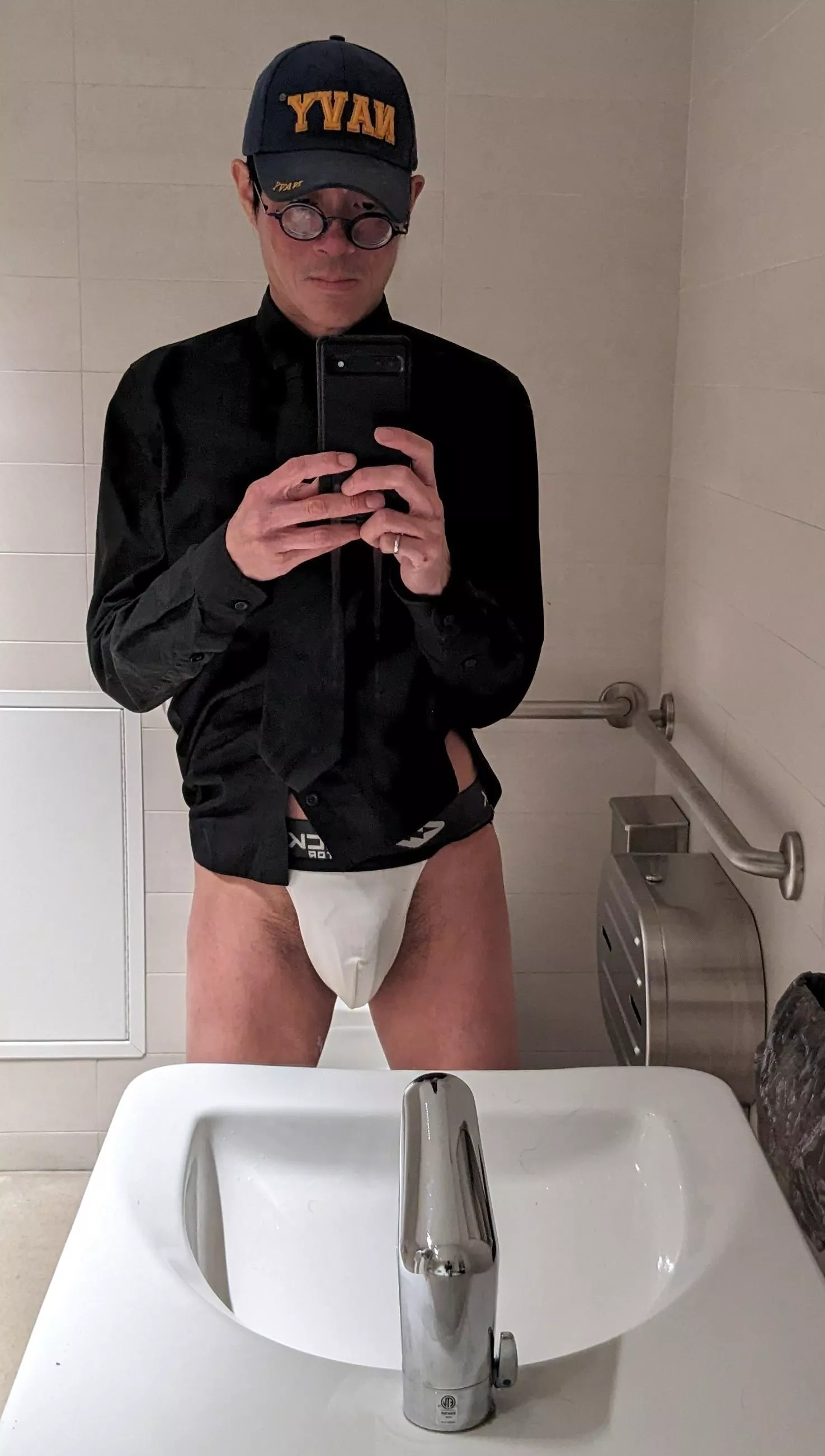 Black shirt and tie. posted by Citoyen4