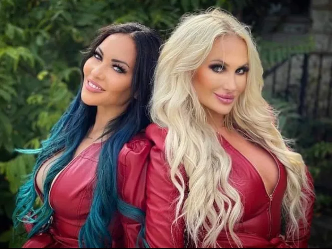 Blue or blonde hair by Chaturbater1