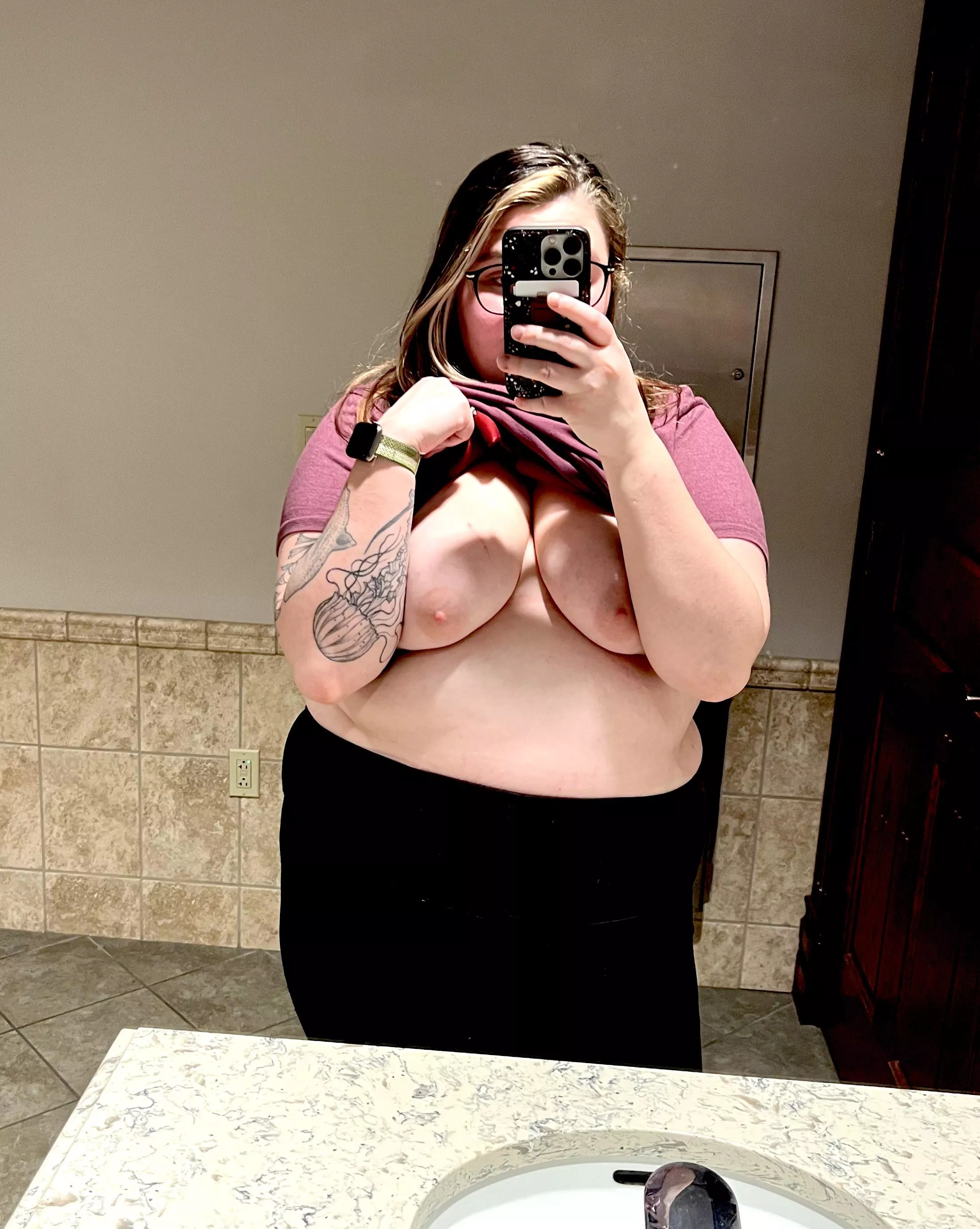 Couple drinks in at the bar and I’m feeling like I need to be bent over in the bathroom 😉😉 posted by Beneficial-Past-6324