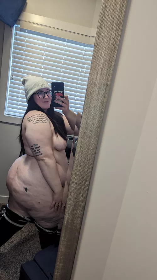 Cute belly and fat ass by rendezvouslibrary