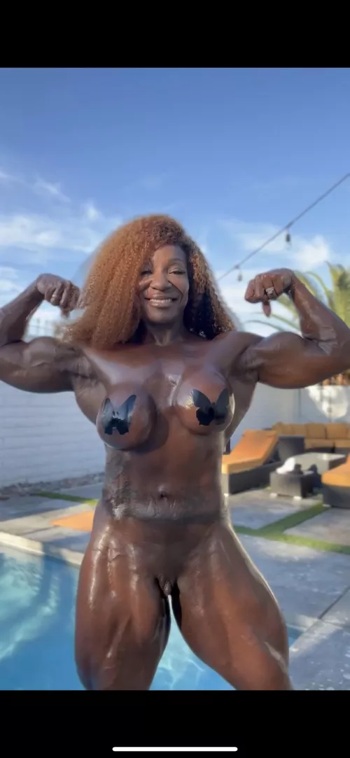 Don’t mind me 🤭 by themarvelousv