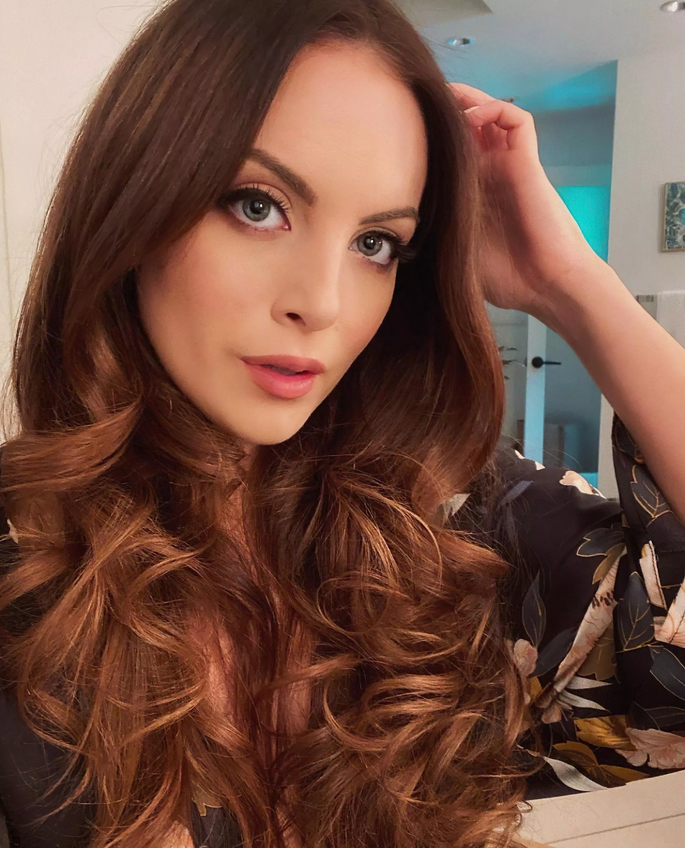 Elizabeth Gillies posted by cashmere1977-2