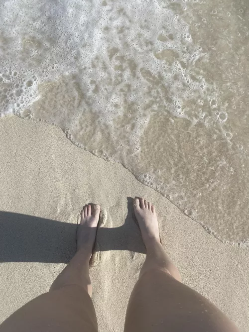 I like how the sand feels between my toes by Spicy_BurriToes