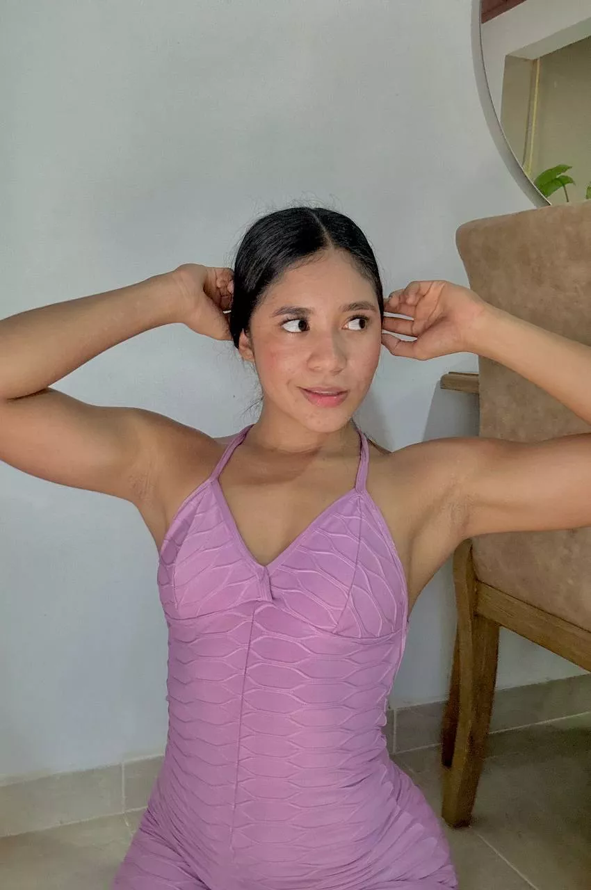 Imagine me giving you head like this with my arms behind my skull posted by maggiefrisch