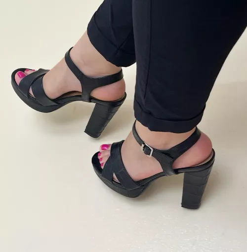 Is this a nice color on me? by starsodreamy