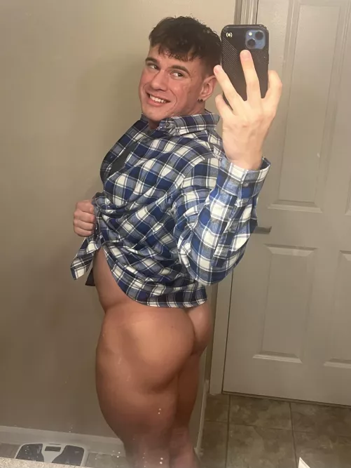 Man curves for daysss 😉😘🍑 by Throwaway2205788