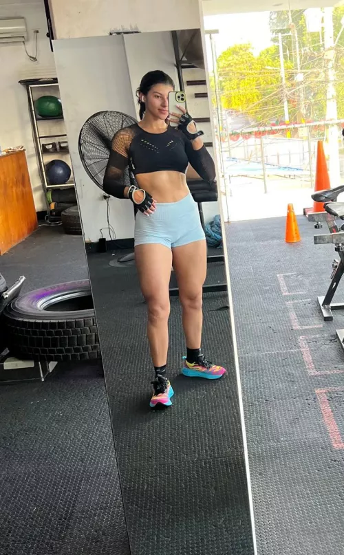 Post sweat session mirror selfie by Ringedsplitter