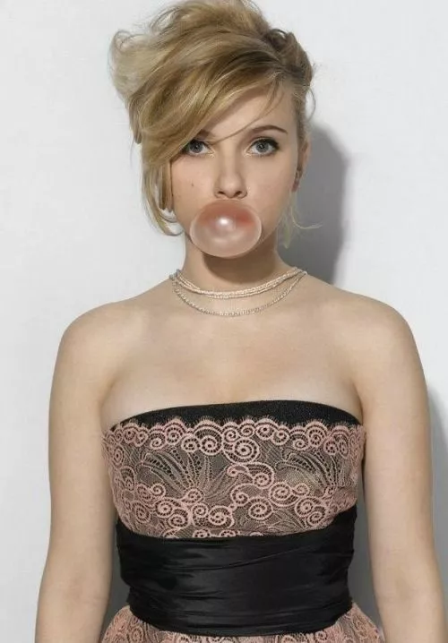 Scarlett Johansson posted by UncleSquiffy