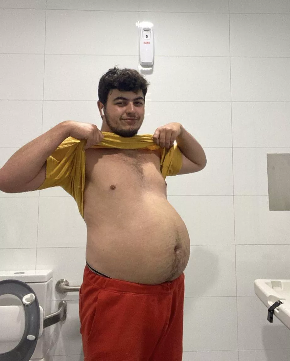 Should a 21yr old boy have the body of a pregnant woman…? 🤔 posted by James_Fa21