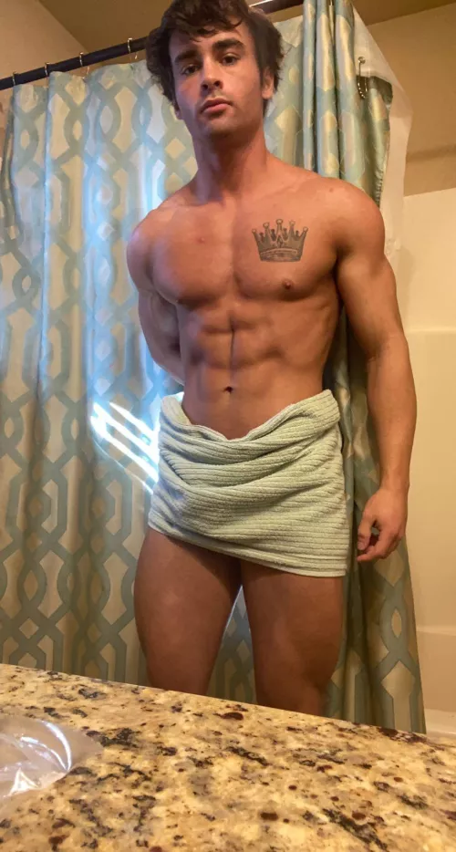 Shower time by younglifter87