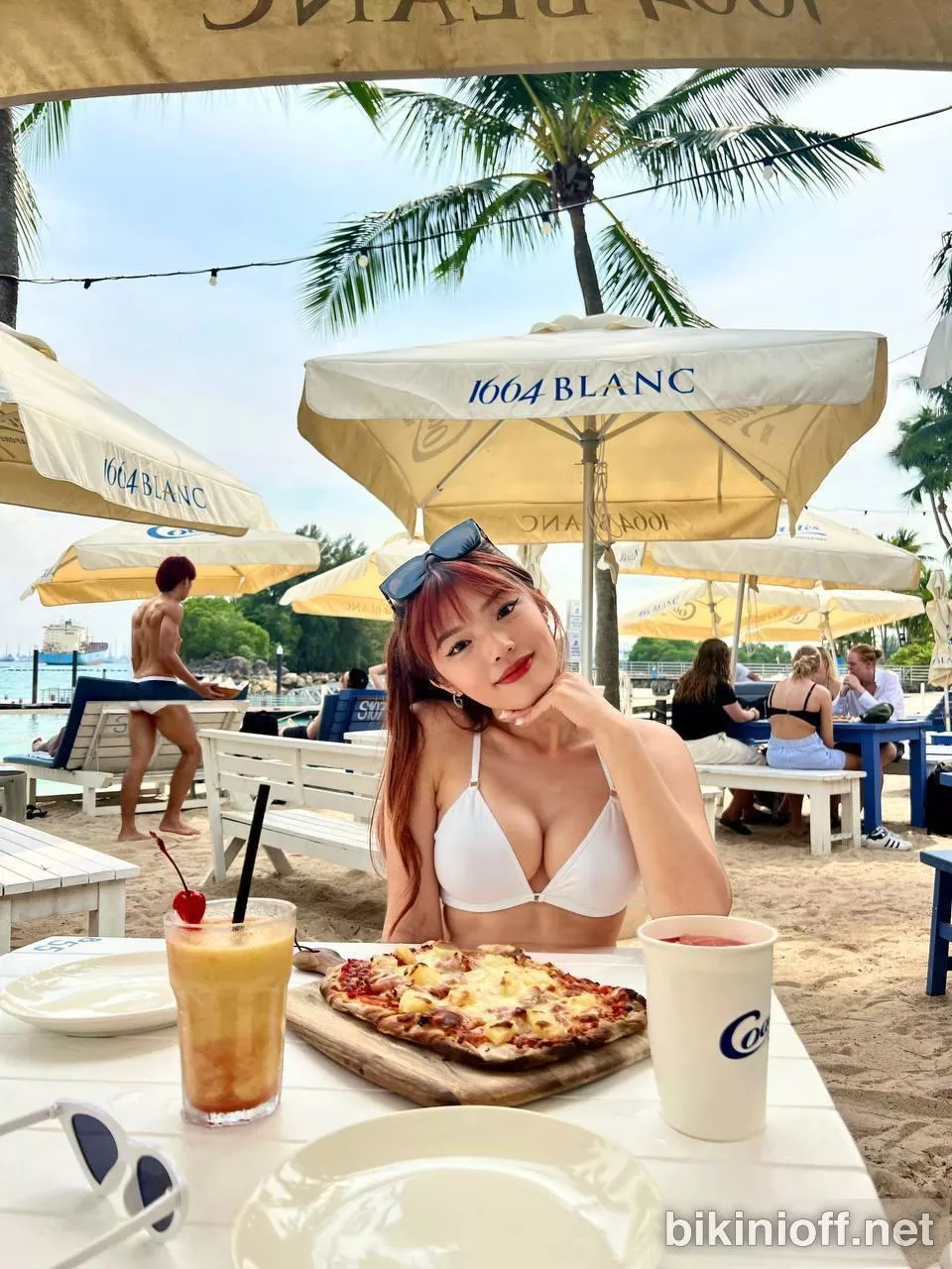 singapore girl posted by ilovefunrun